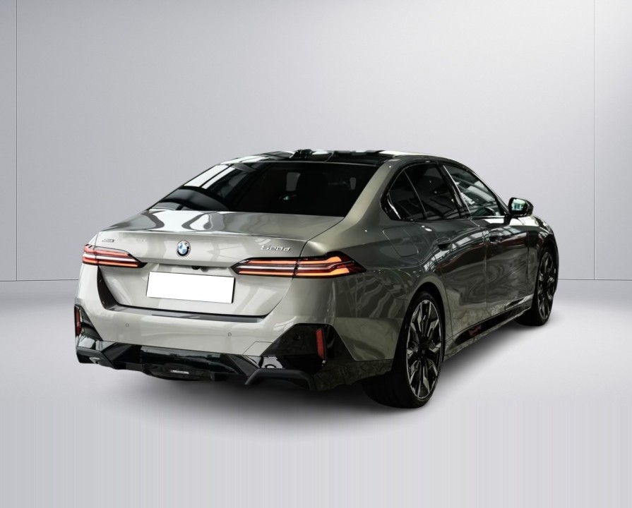 BMW Seria 5 520d xDrive M-Sport (2)
