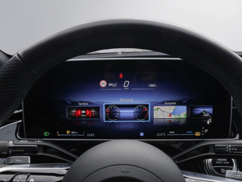Mercedes-Benz E 200 4MATIC AMG Line - foto 16
