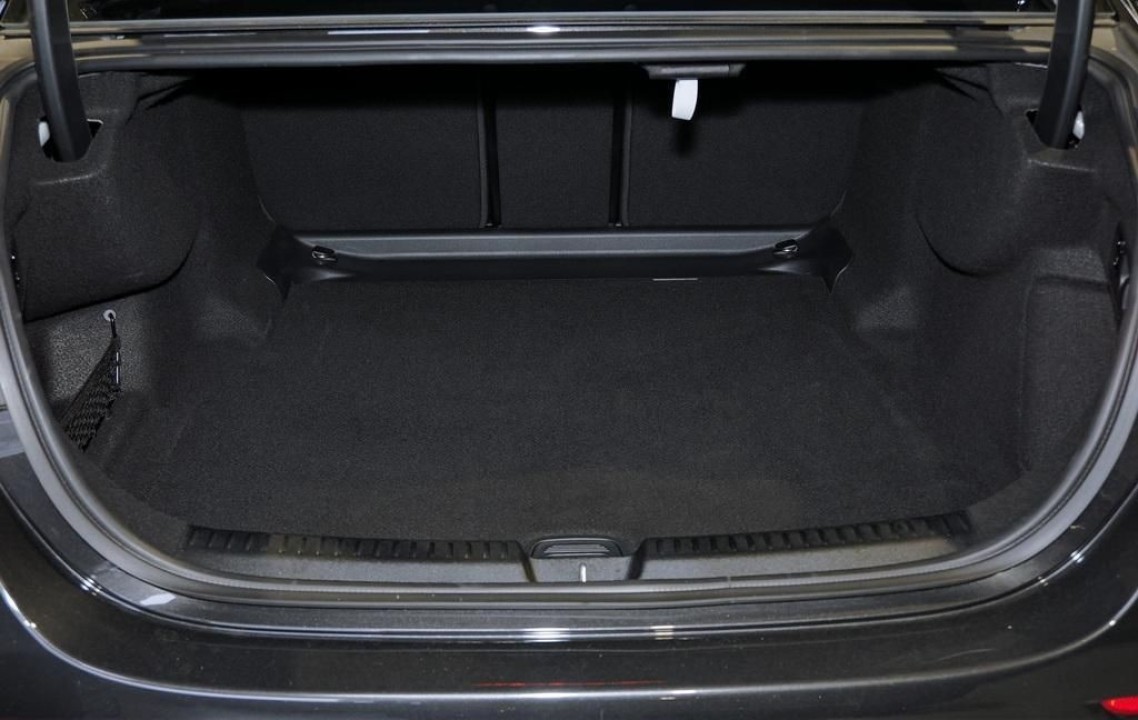 Mercedes-Benz E 220d Avantgarde - foto 9