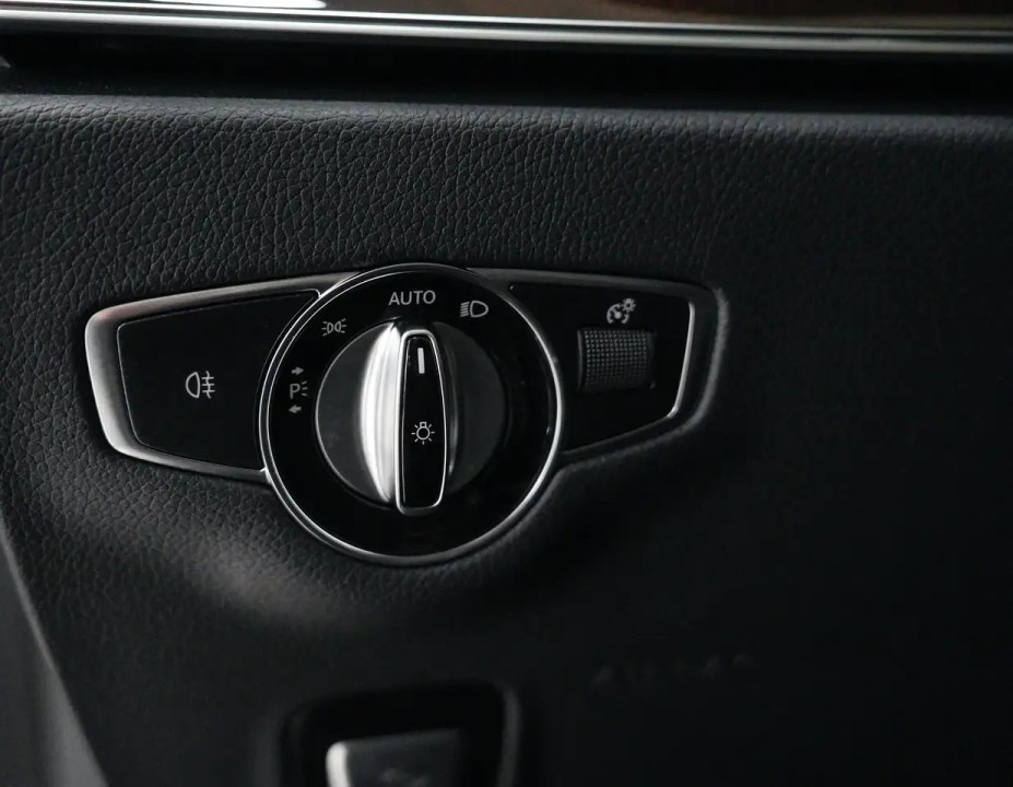 Mercedes-Benz E 450 4MATIC Avantgarde - foto 17