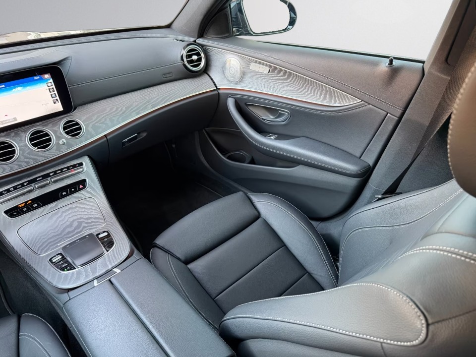 Mercedes-Benz E 400d 4MATIC AMG Line - foto 14