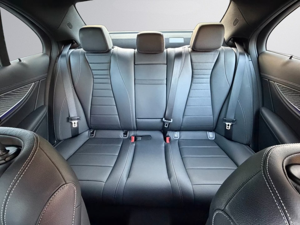 Mercedes-Benz E 400d 4MATIC AMG Line - foto 12