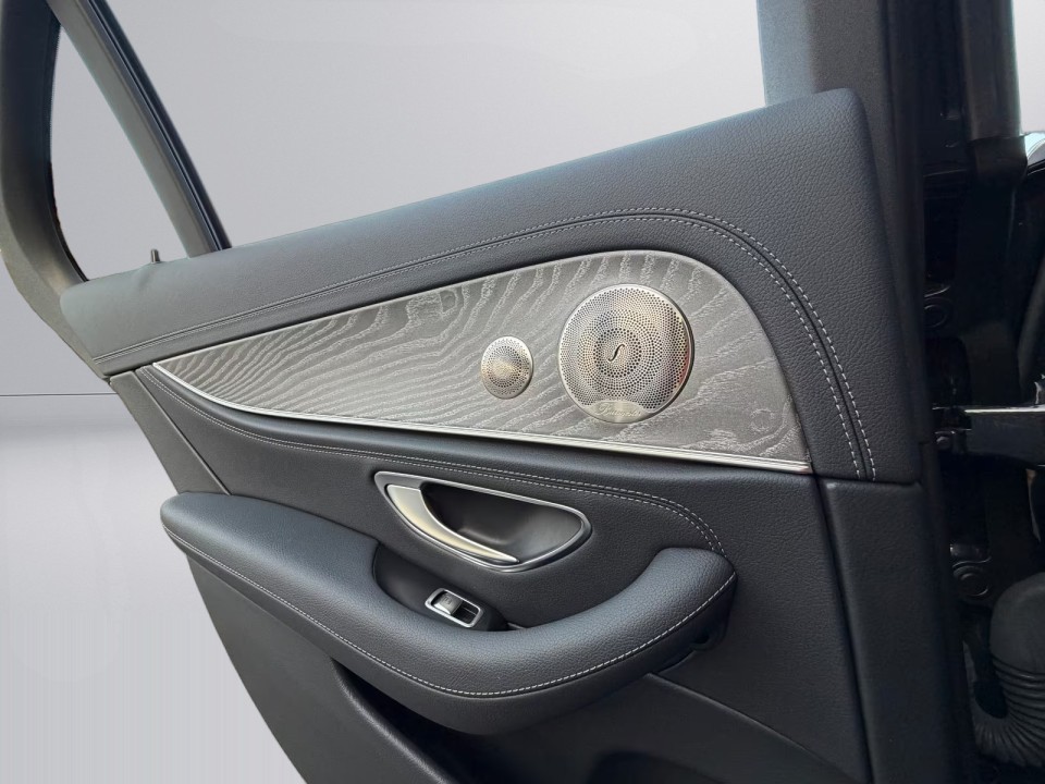 Mercedes-Benz E 400d 4MATIC AMG Line - foto 26