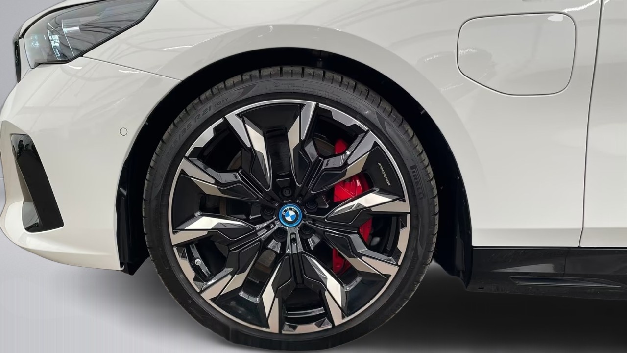 BMW Seria 5 550e xDrive - foto 13