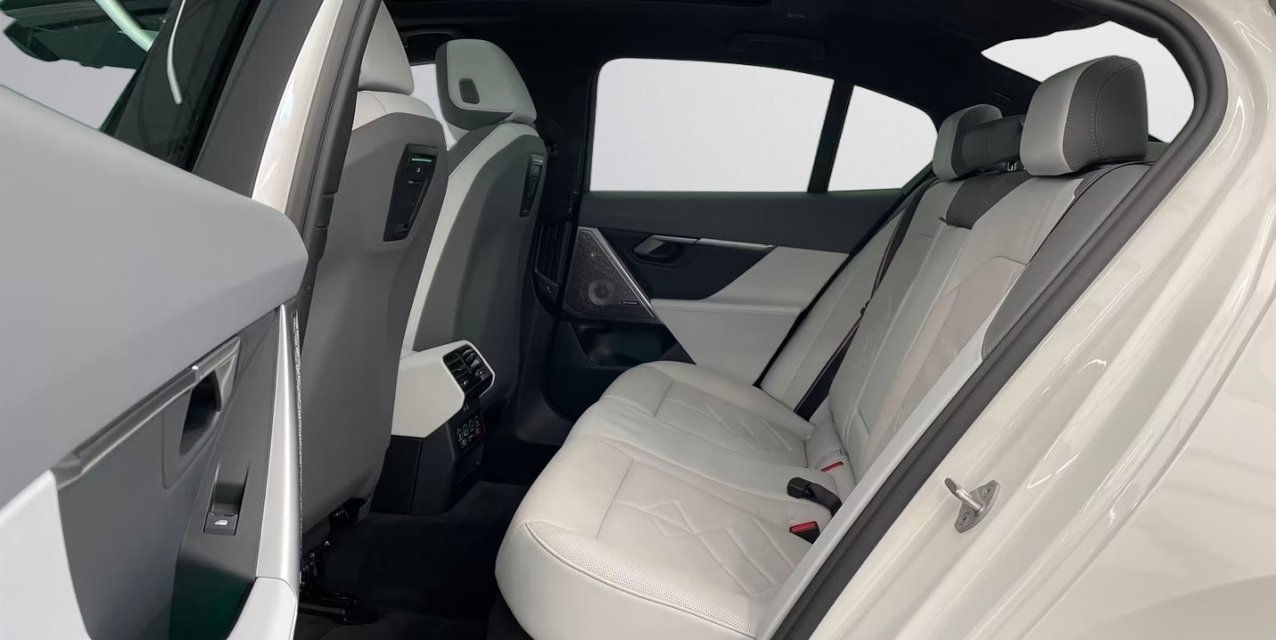 BMW Seria 5 550e xDrive - foto 9