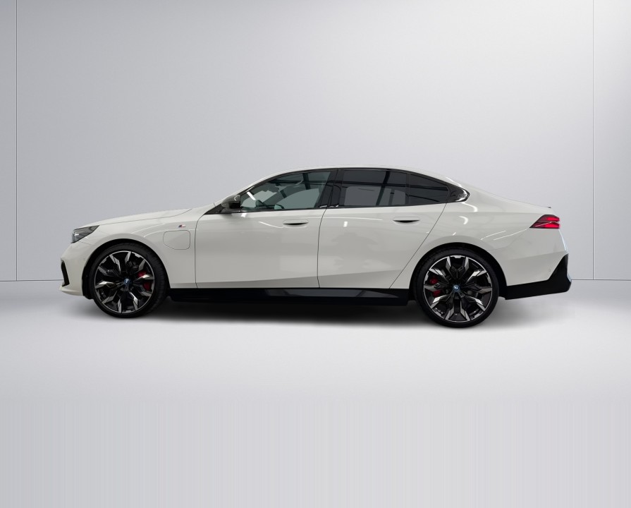BMW Seria 5 550e xDrive (2)