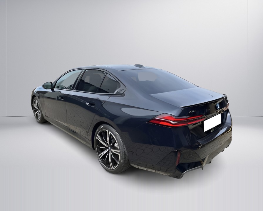 BMW Seria 5 550e xDrive (2)