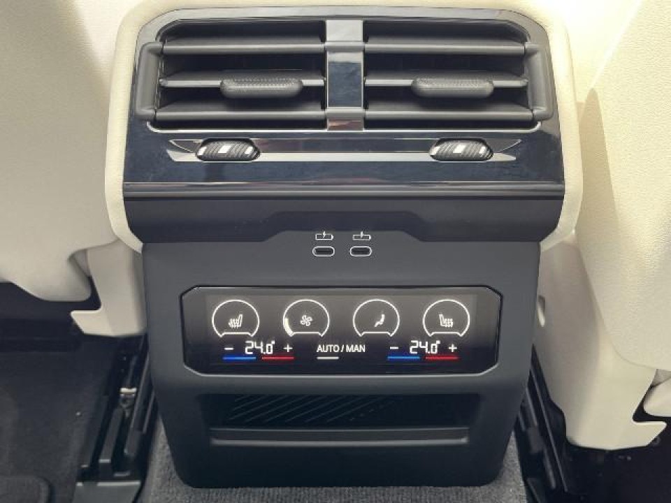 BMW Seria 5 550e xDrive - foto 10