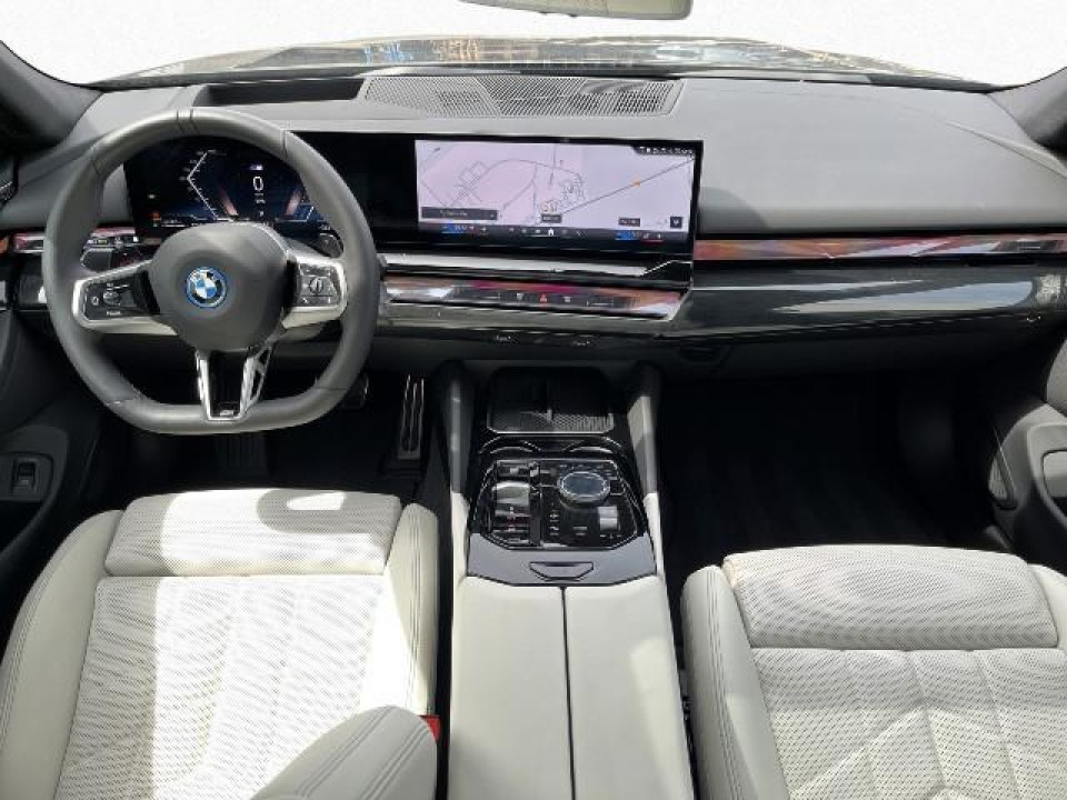 BMW Seria 5 550e xDrive - foto 6