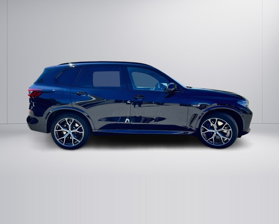 BMW X5 xDrive45e (2)