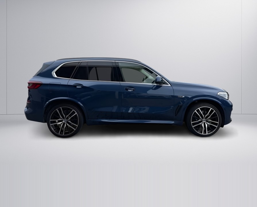 BMW X5 xDrive45e M-Sport (2)