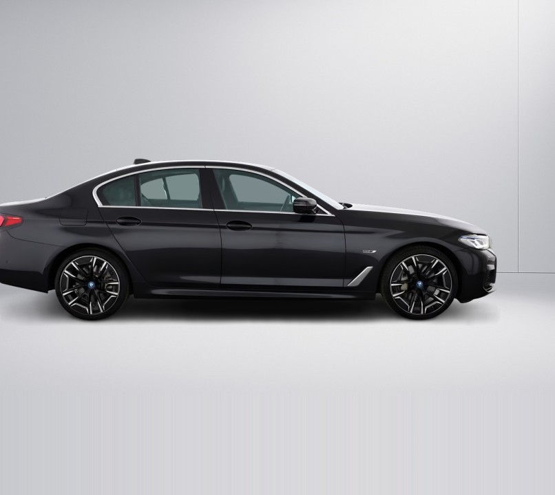 BMW Seria 5 545e xDrive M-Sport (2)