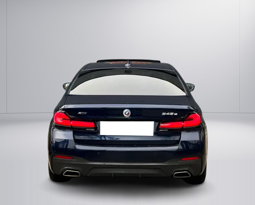 BMW Seria 5 545e xDrive M-Sport (3)