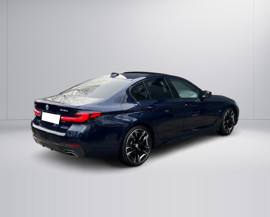 BMW Seria 5 545e xDrive M-Sport (2)