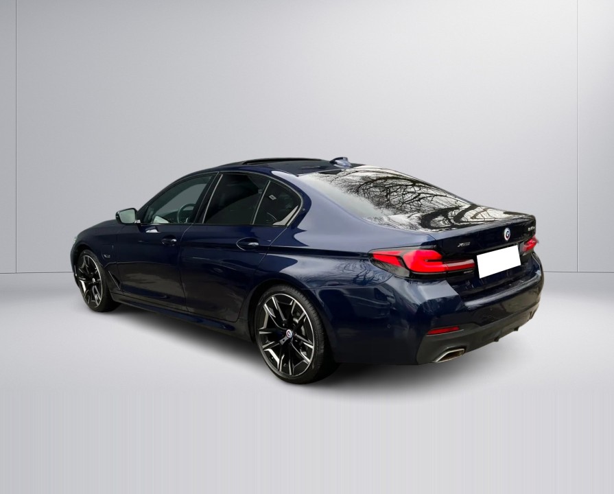 BMW Seria 5 545e xDrive M-Sport (4)