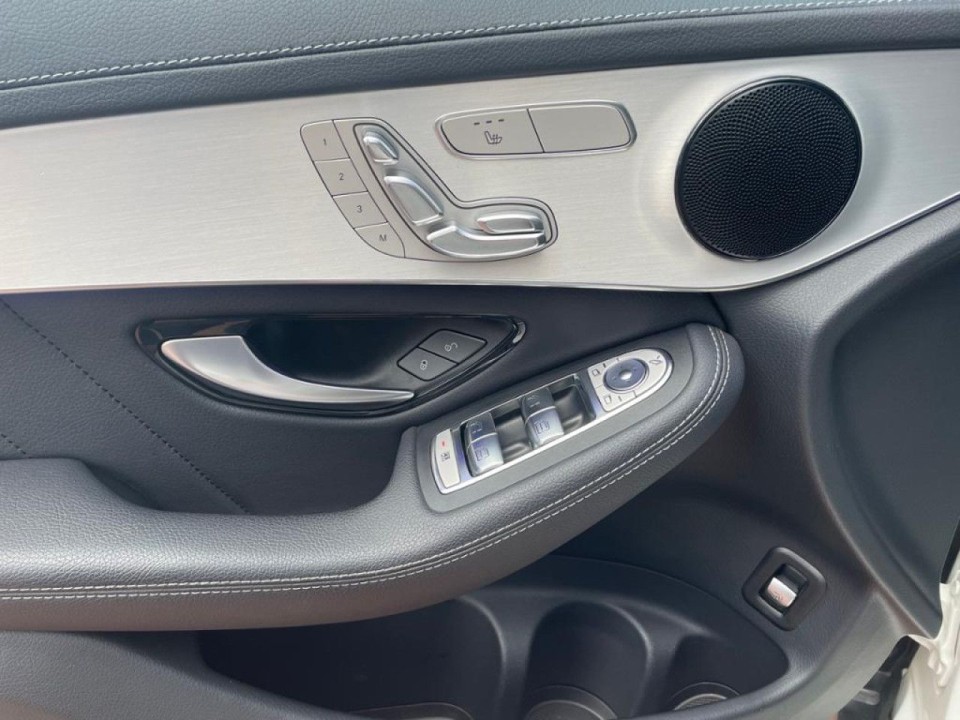 Mercedes-Benz GLC 300 4MATIC AMG Line - foto 12