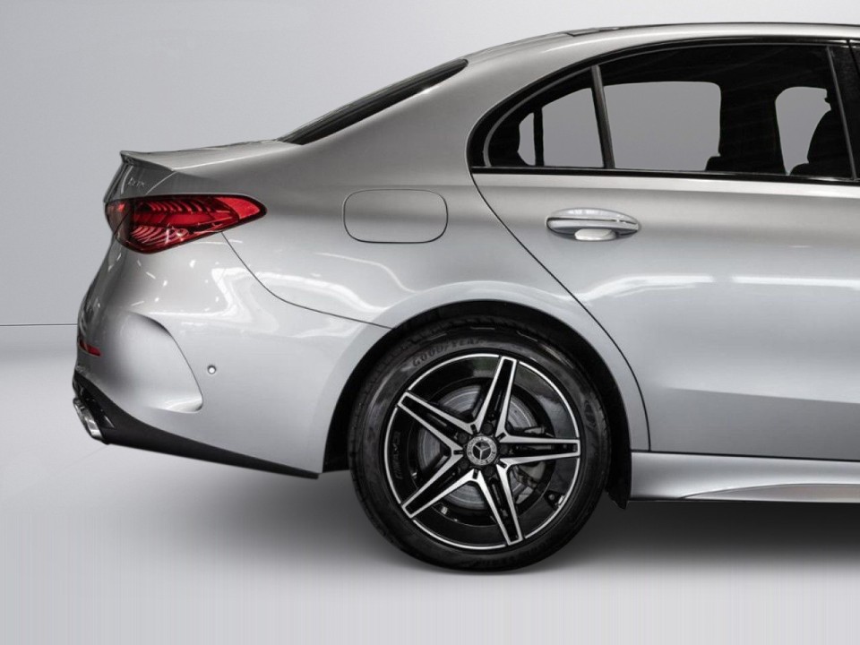 Mercedes-Benz C 400e 4MATIC AMG Line - foto 18