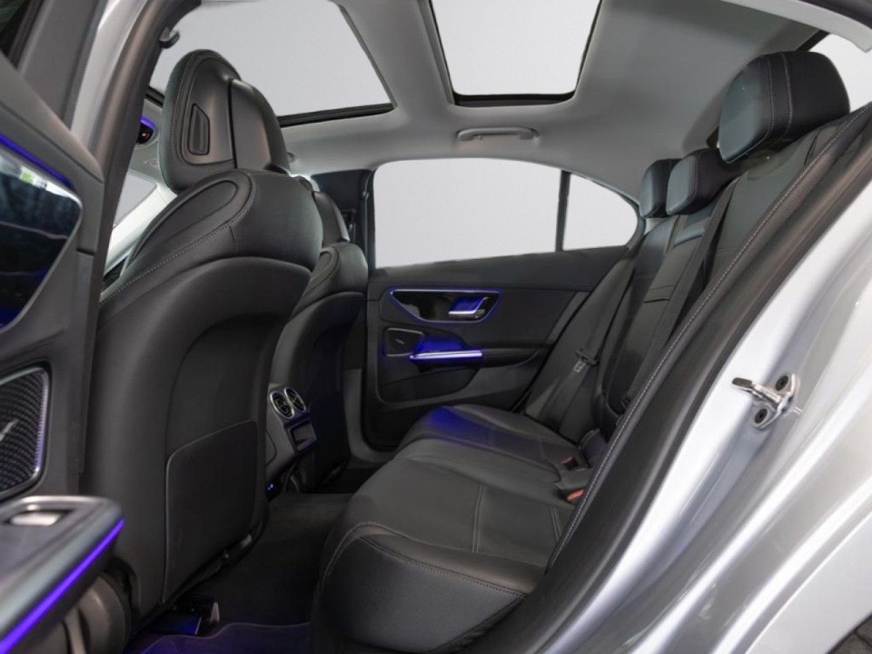Mercedes-Benz C 400e 4MATIC AMG Line - foto 6