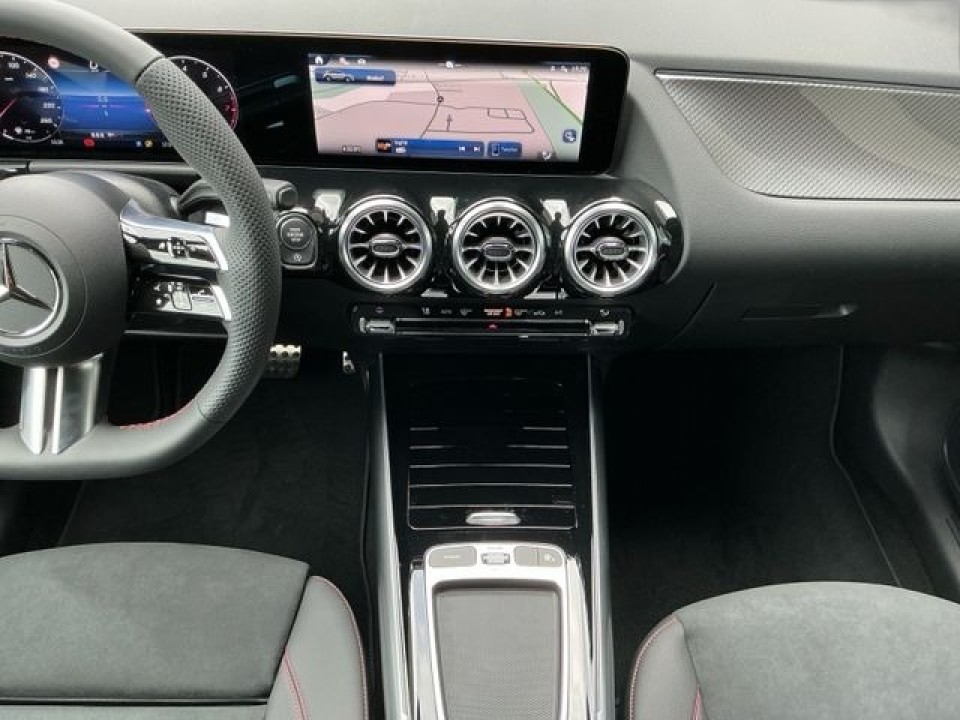 Mercedes-Benz GLA 200 AMG Line - foto 8