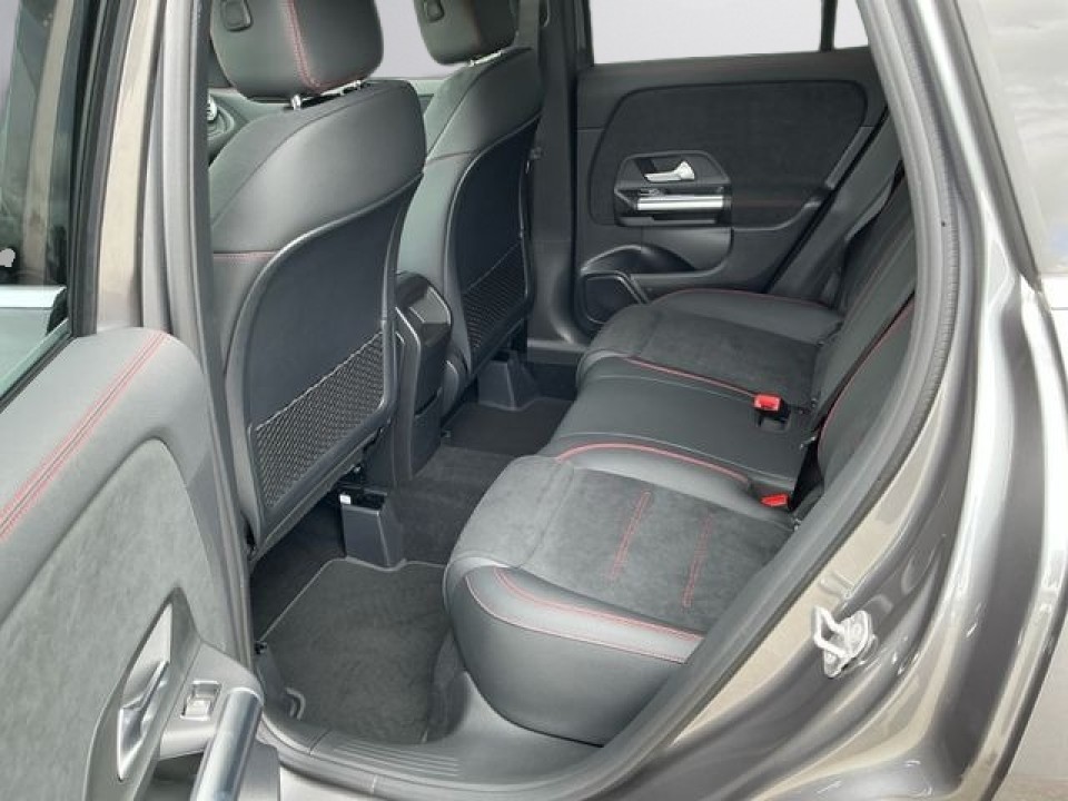 Mercedes-Benz GLA 200 AMG Line - foto 10