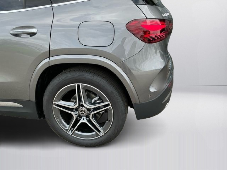 Mercedes-Benz GLA 200 AMG Line - foto 15