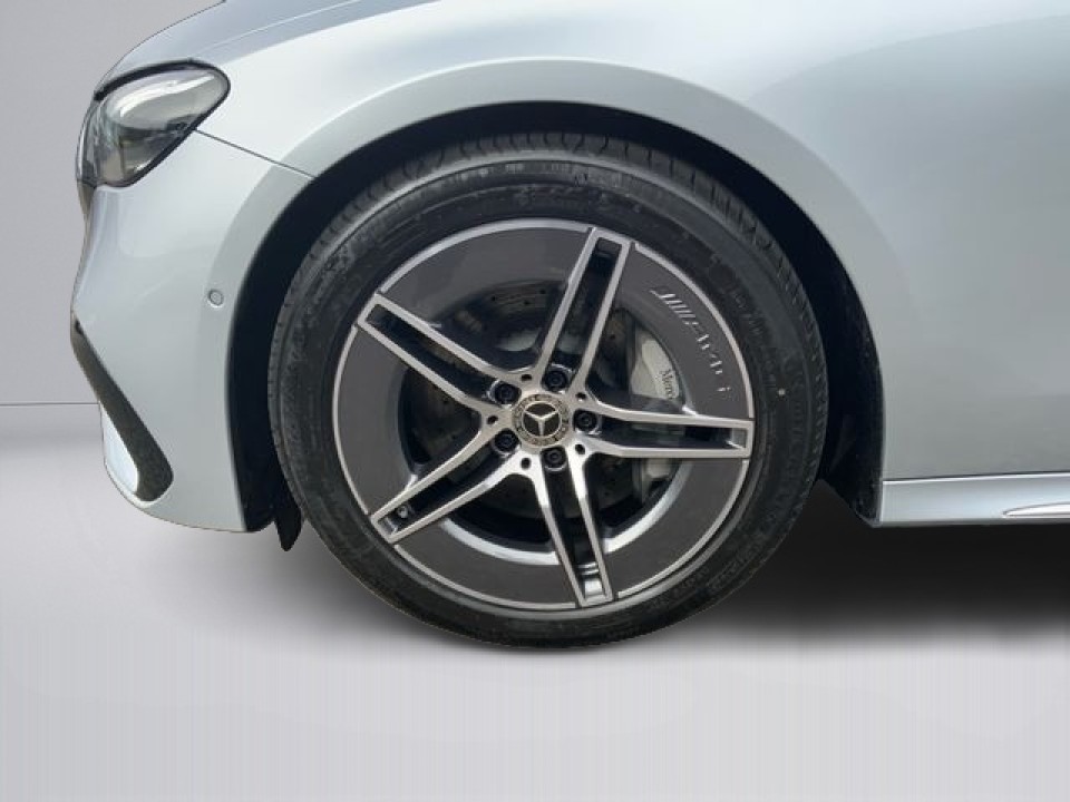 Mercedes-Benz E 200 4MATIC AMG Line - foto 28