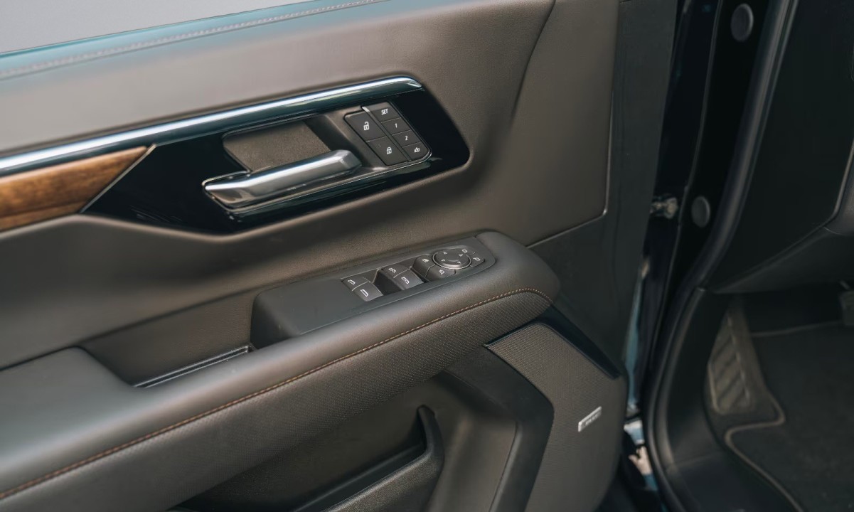 Chevrolet Suburban - foto 16