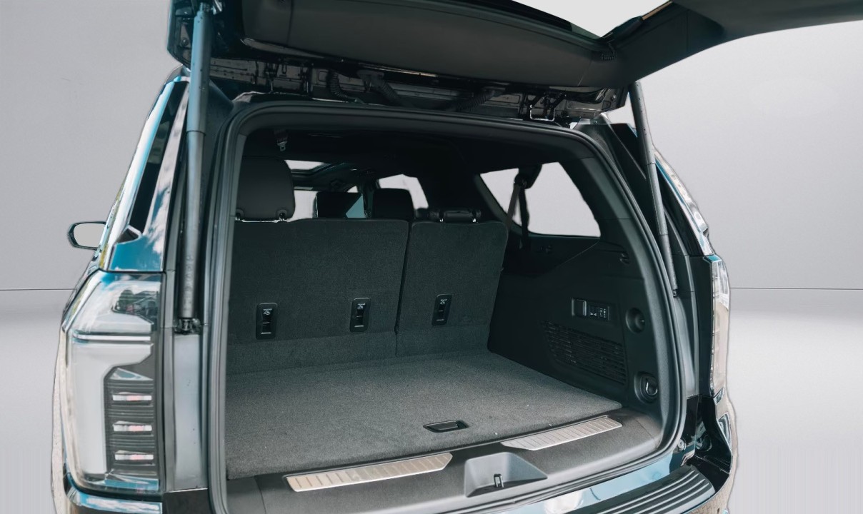 Chevrolet Suburban - foto 21