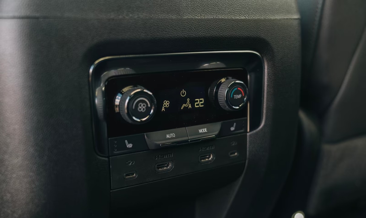 Chevrolet Suburban - foto 12