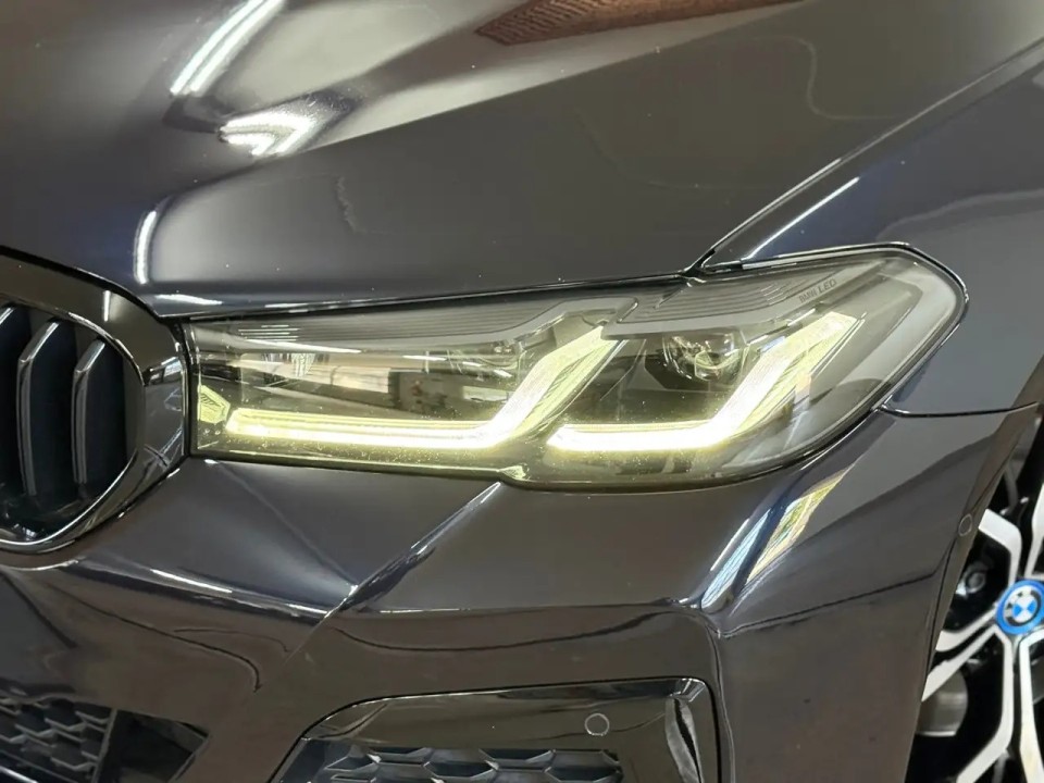 BMW Seria 5 530e xDrive M-Sport - foto 44