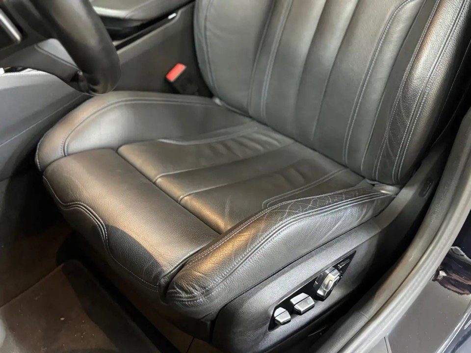 BMW Seria 5 530e xDrive M-Sport - foto 39