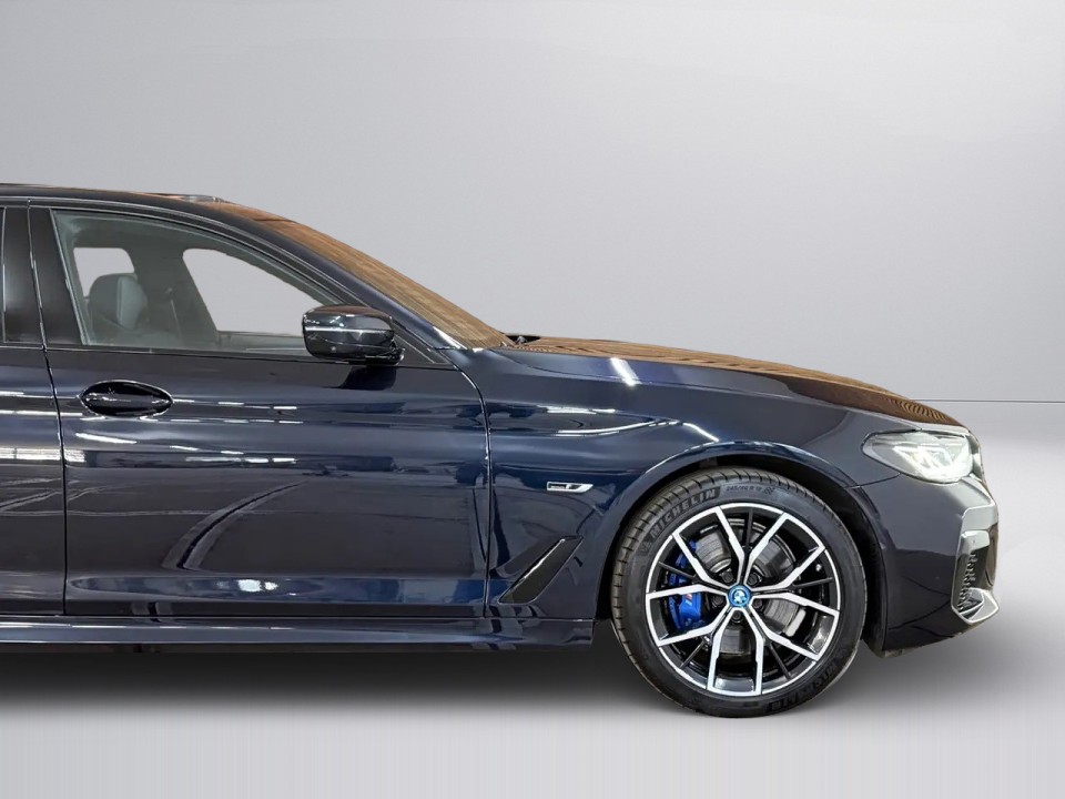 BMW Seria 5 530e xDrive M-Sport - foto 47