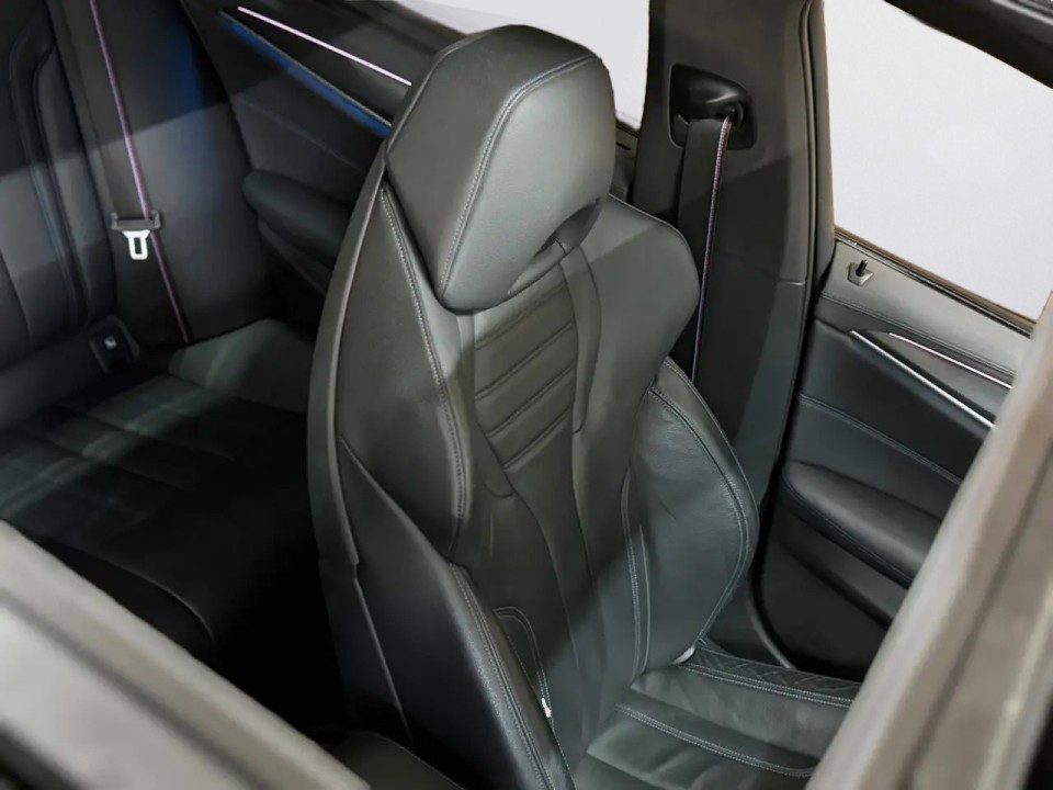 BMW Seria 5 530e xDrive M-Sport - foto 27