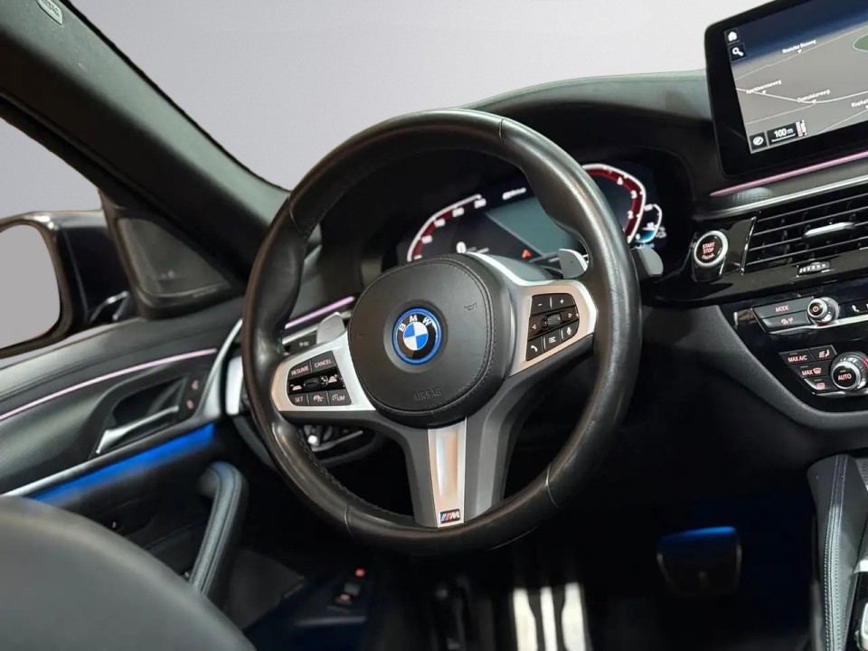BMW Seria 5 530e xDrive M-Sport - foto 10