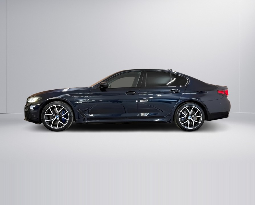 BMW Seria 5 530e xDrive M-Sport - foto 6