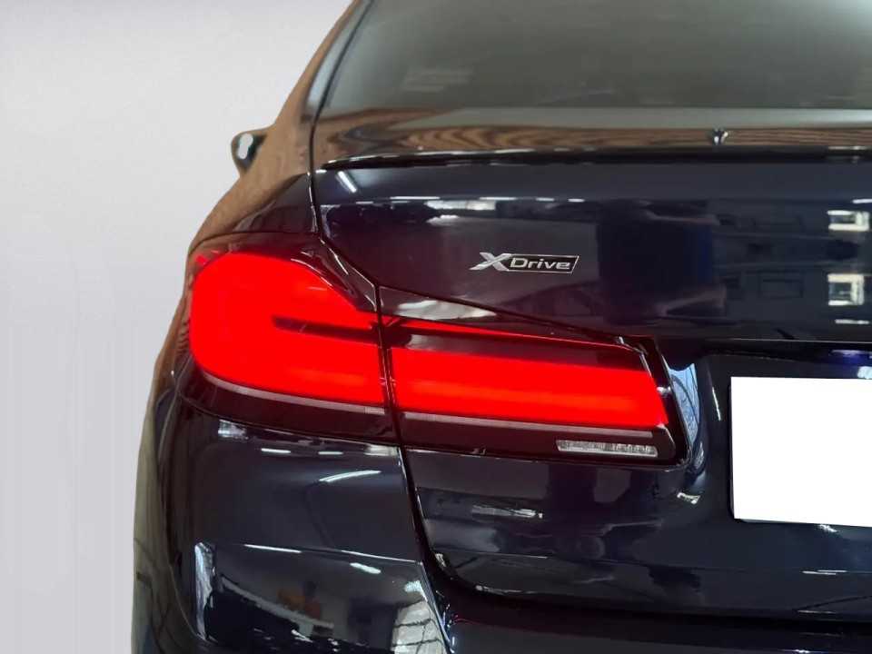 BMW Seria 5 530e xDrive M-Sport - foto 42
