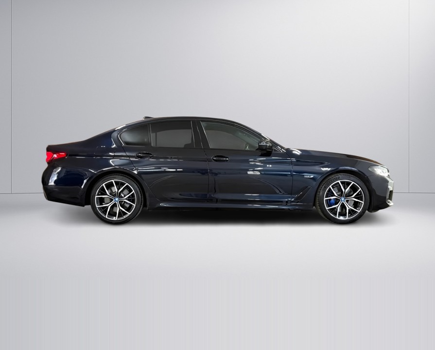 BMW Seria 5 530e xDrive M-Sport (2)