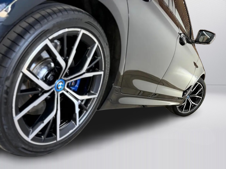 BMW Seria 5 530e xDrive M-Sport - foto 45