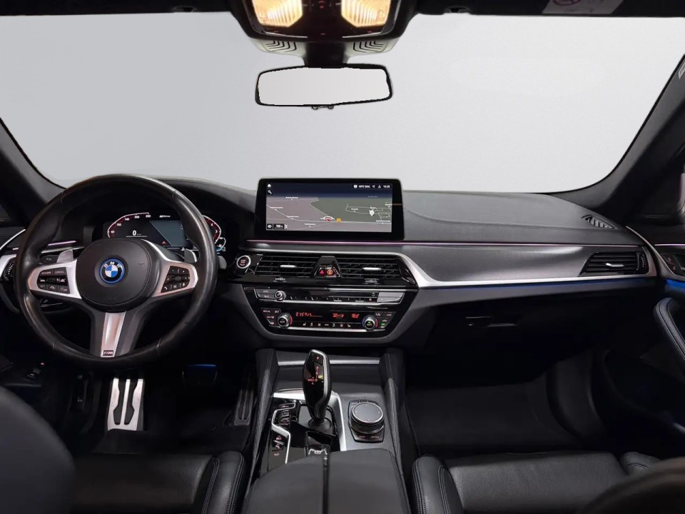 BMW Seria 5 530e xDrive M-Sport - foto 11