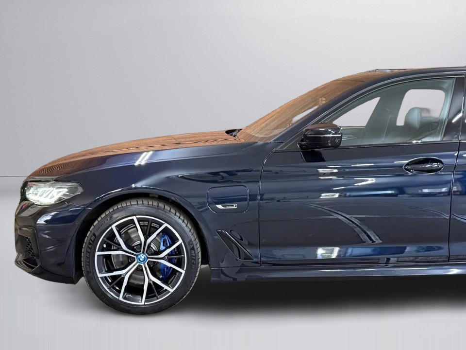 BMW Seria 5 530e xDrive M-Sport - foto 46