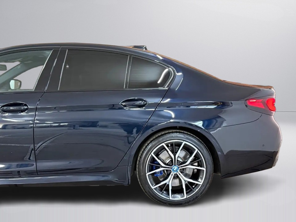 BMW Seria 5 530e xDrive M-Sport - foto 49