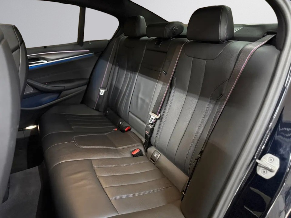 BMW Seria 5 530e xDrive M-Sport - foto 32