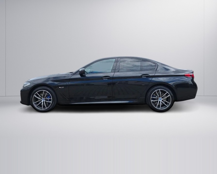 BMW Seria 5 530e xDrive M-Sport (4)