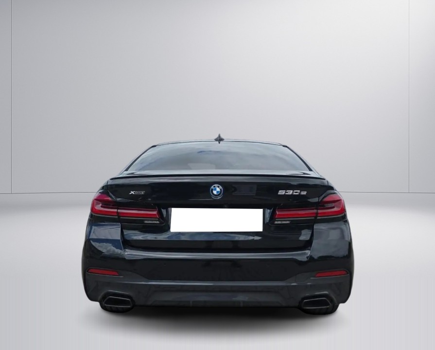 BMW Seria 5 530e xDrive M-Sport (3)