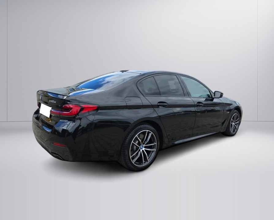 BMW Seria 5 530e xDrive M-Sport (2)