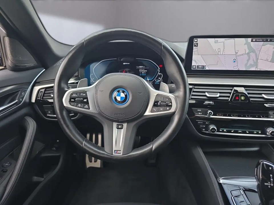 BMW Seria 5 530e xDrive M-Sport - foto 11