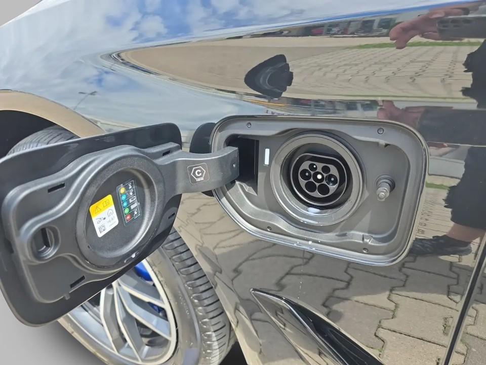BMW Seria 5 530e xDrive M-Sport - foto 20