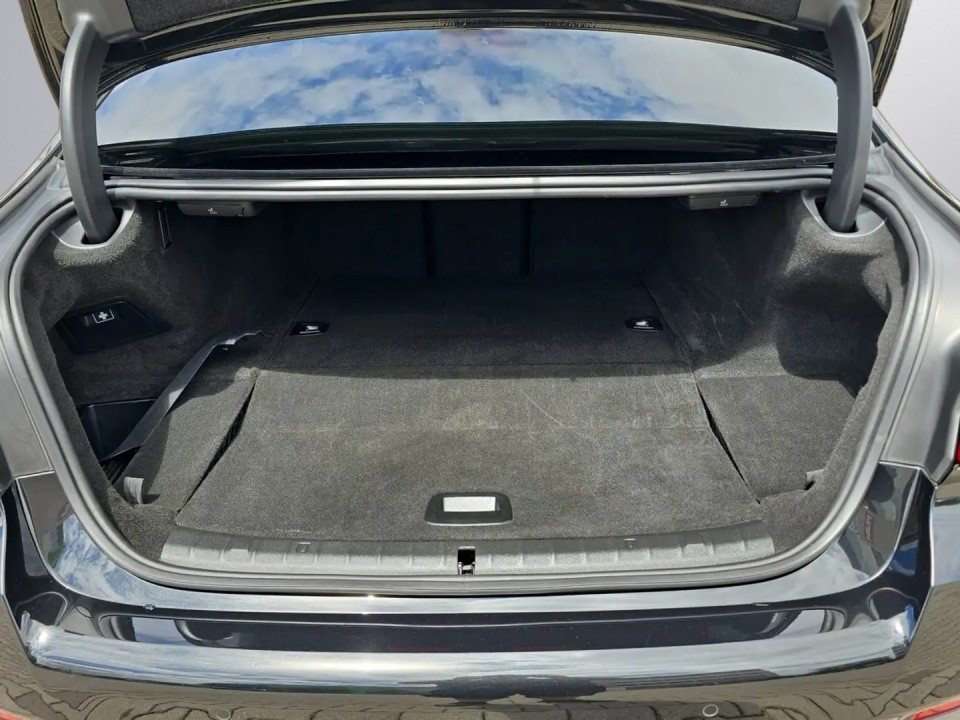 BMW Seria 5 530e xDrive M-Sport - foto 21