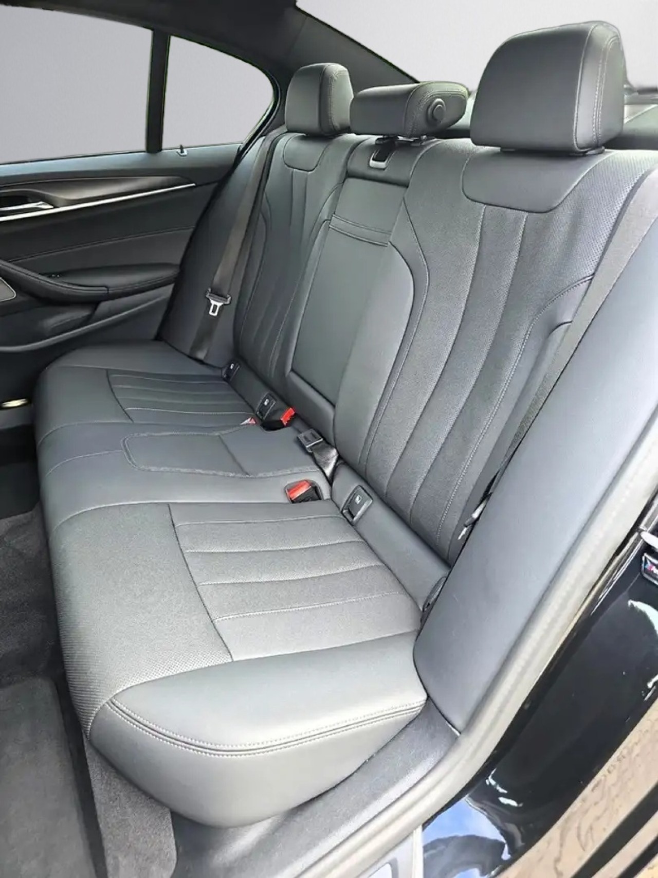 BMW Seria 5 530e xDrive M-Sport - foto 8
