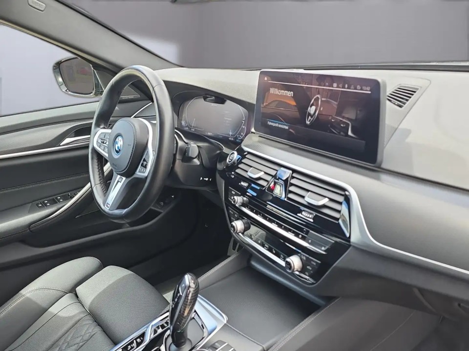 BMW Seria 5 530e xDrive M-Sport - foto 10